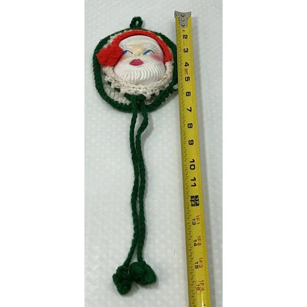 VTG‎ Granny Cottage Core Holiday Christmas Plastic Santa Face Yarn Wall Hanger